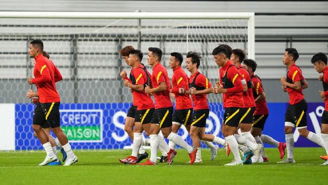 此役一上来鹈鹕外线早早开张，英格拉姆、瓦兰和麦科勒姆连中三分，鹈鹕打出9-0小高潮，篮网进攻滞涩单节仅得到18分，鹈鹕多点开花早早占优，首节结束时鹈鹕确立14分优势，次节回来，篮网进攻依然毫无起色，鹈鹕延续火力顺势追击，半场战罢，鹈鹕已经领先25分。